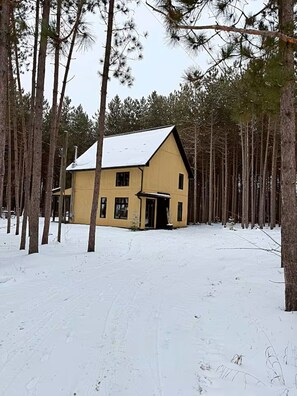 Exterior - Forest Adventure Cabin Steps from Lac Schryer (Montpellier)