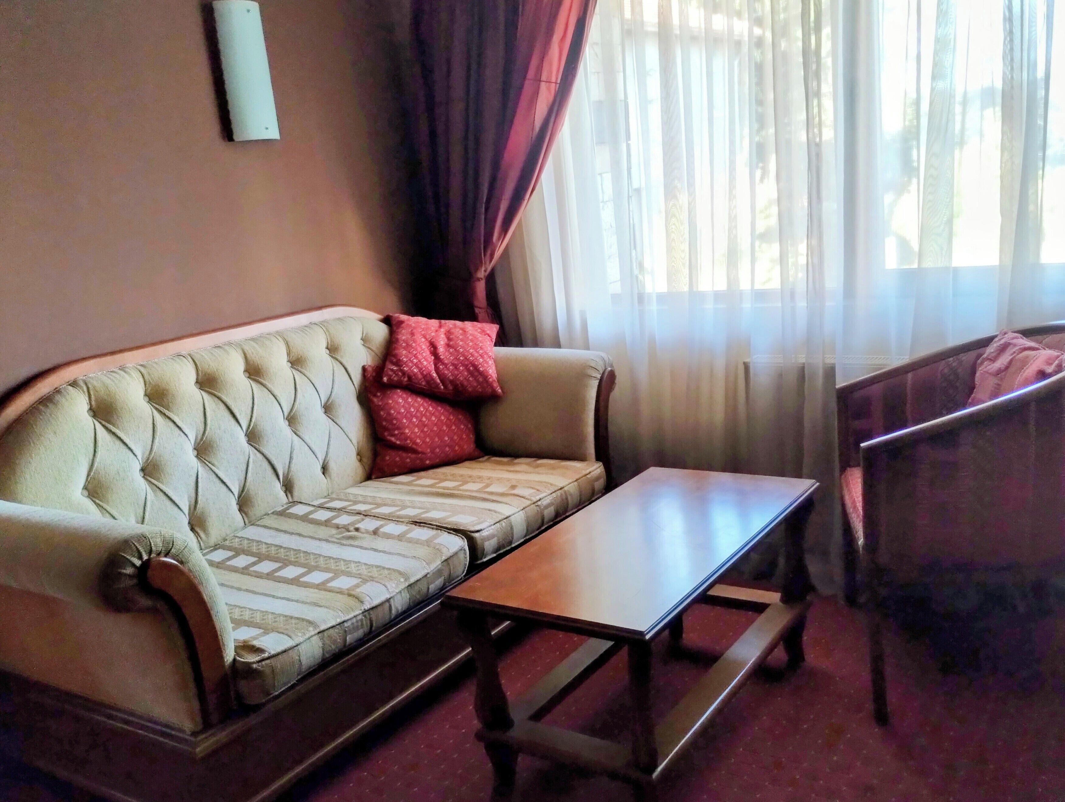 Suíte conforto, vista para a cidade | Escrivaninha, cortinas blackout, ferros/tábuas de passar roupa