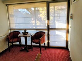 Estúdio clássico, vista para a cidade | Opções para refeição
