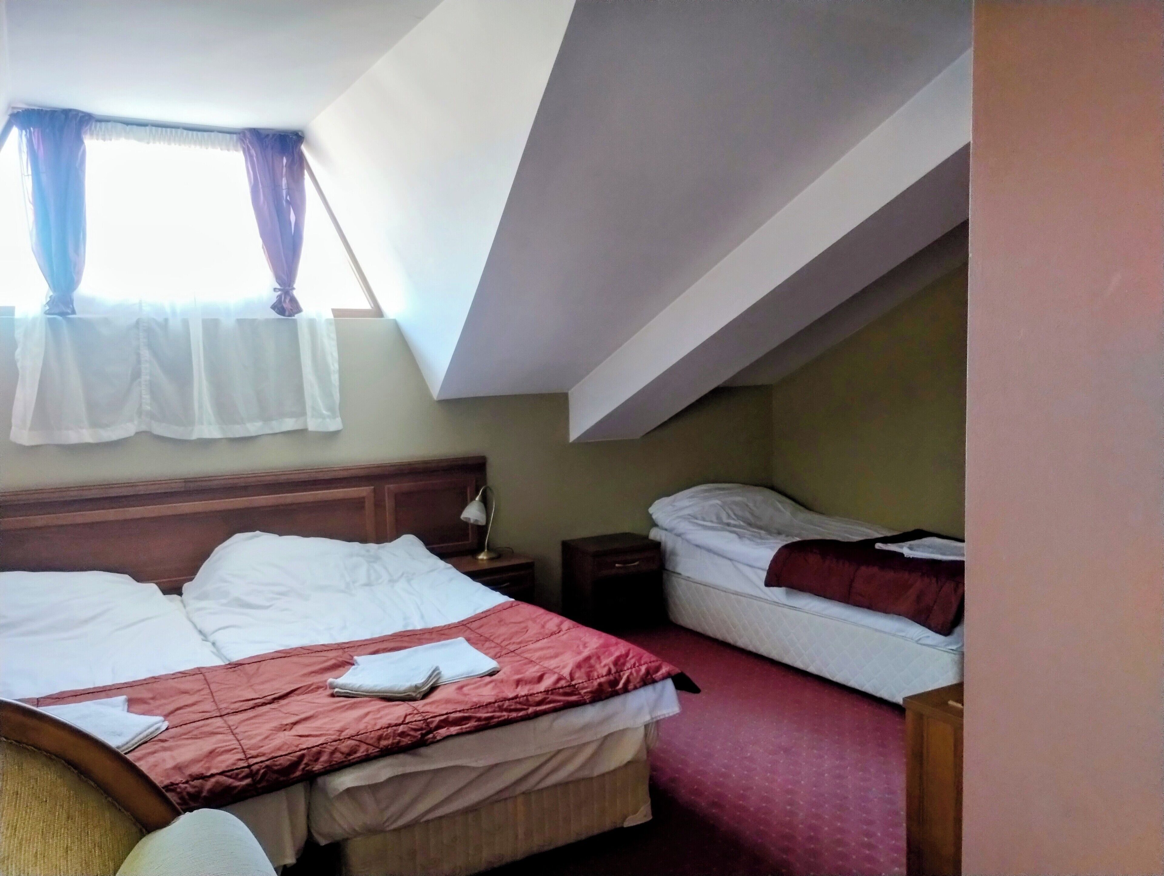 Estúdio clássico, vista para a cidade | Escrivaninha, cortinas blackout, ferros/tábuas de passar roupa