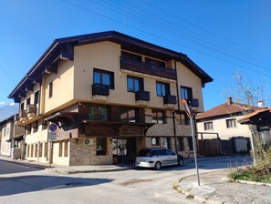 Quarto casal ou duplo clássico, vista para a cidade | Fachada