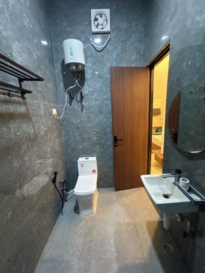 Shower, towels, soap, shampoo