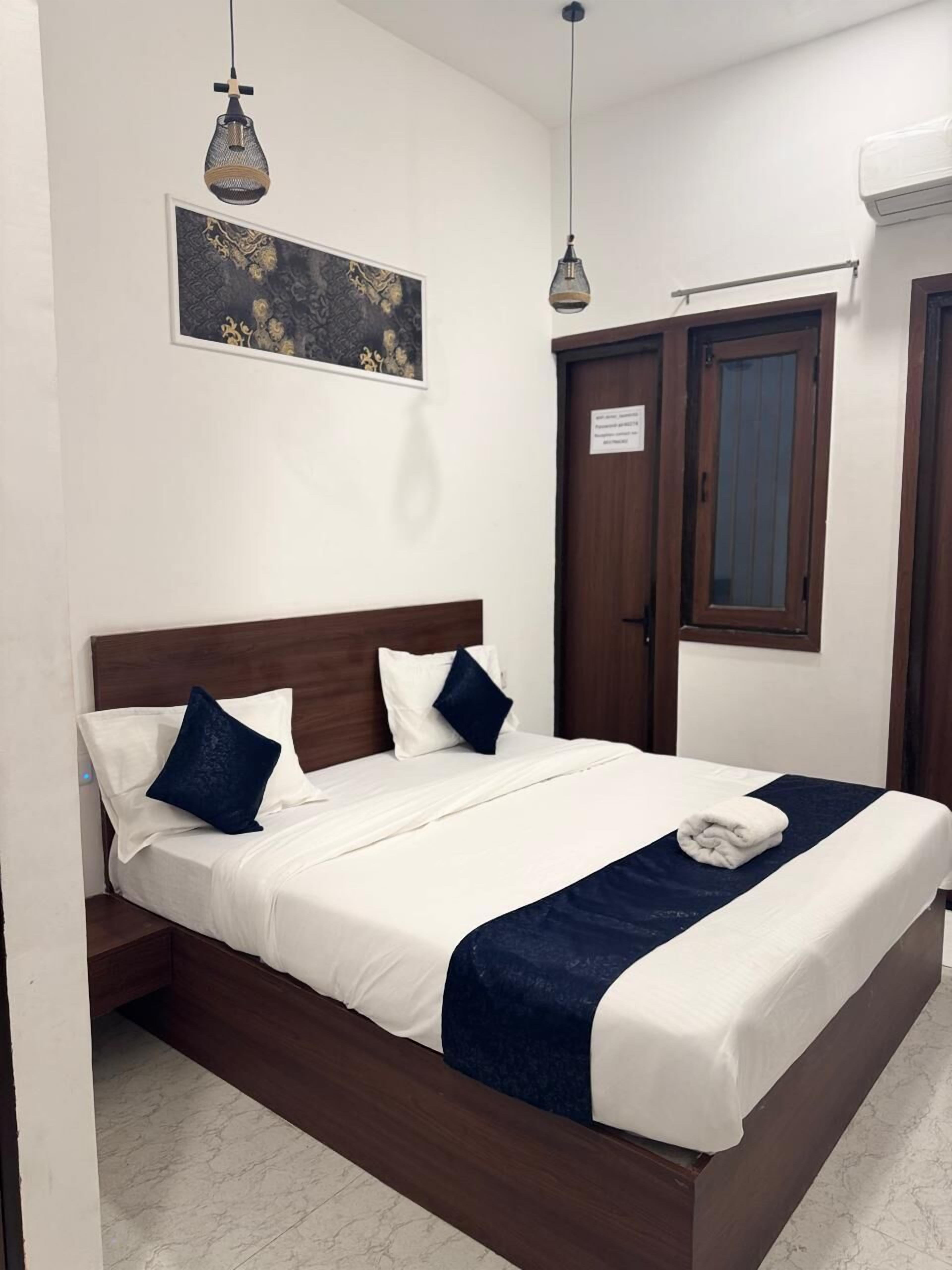 Deluxe Room, Garden View | Desk, laptop workspace, free WiFi