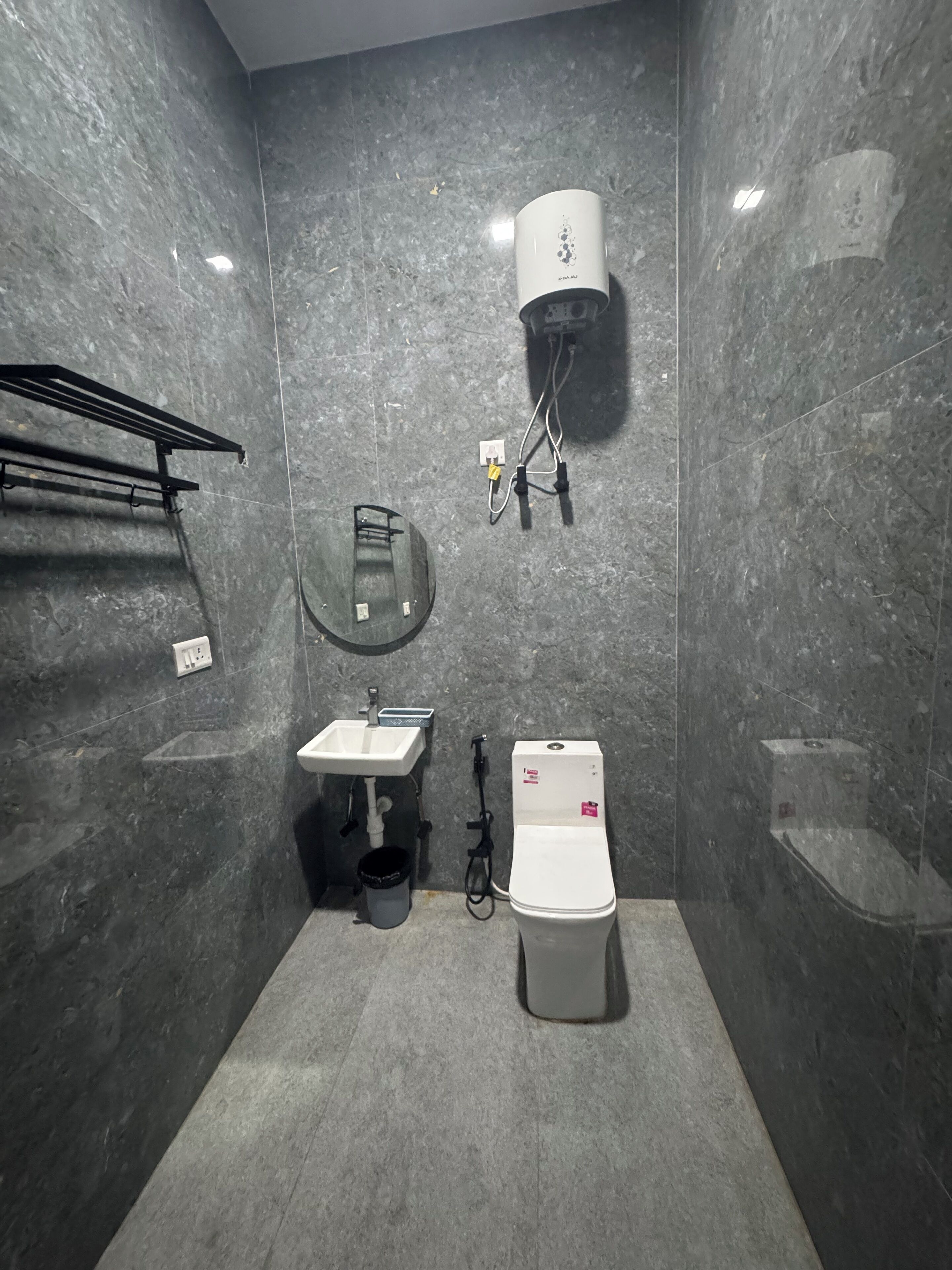 コンフォート ルーム | バスルーム | シャワー、タオル、石鹸、シャンプー