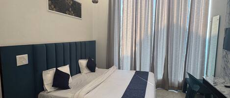 Habitación Confort | Escritorio, espacio para trabajar con laptop y wifi gratis