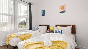 House, Park View | Desk, laptop workspace, blackout curtains, iron/ironing board