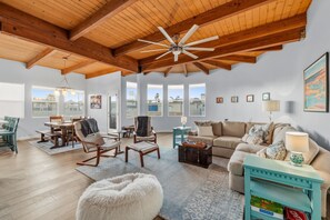 Televisión y chimenea 