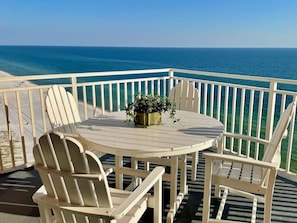 Outdoor dining - Sand-Toes Living | Gulf-Front, Walk to Pier Park (Panama City Beach)