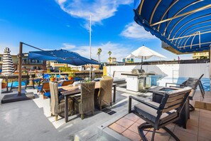 تناول الطعام بالخارج