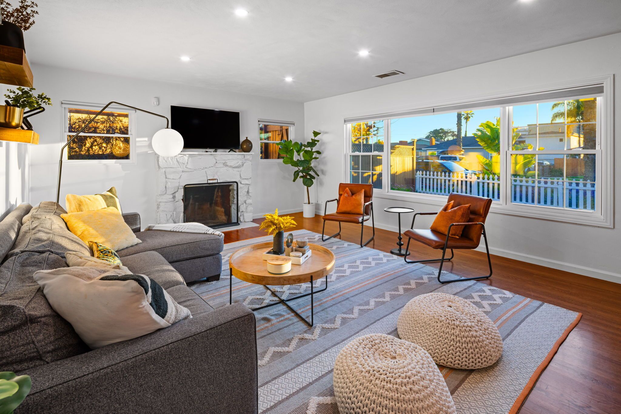 Una Smart TV, una chimenea