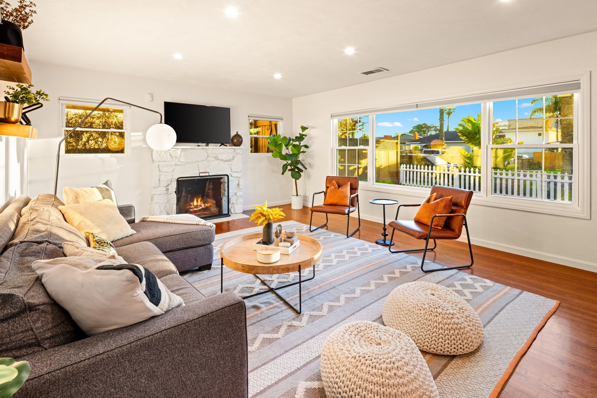 Smart TV, fireplace