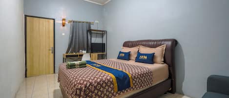 Executive Double Room | Desk, free WiFi