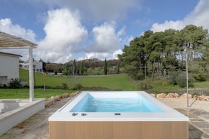 Bain à remous extérieur