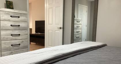 Newly remodeled, quiet, king bed, full kitchen, internet, near Fort Payne.