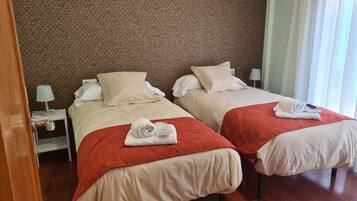 Fer et planche à repasser, Wi-Fi, draps fournis