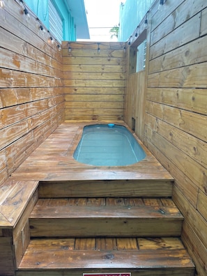 Bain à remous extérieur