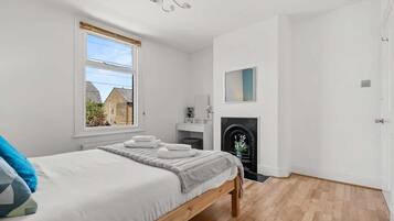 4 bedrooms, desk, iron/ironing board, travel cot
