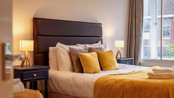 2 bedrooms, desk, iron/ironing board, travel cot