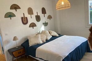 مكواة/لوح كي وواي فاي وملاءات أسرّة