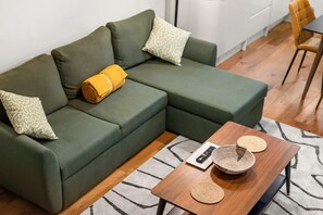 Smart TV, offices - Brand-New Fulham Stay Near Thames (Greater London)