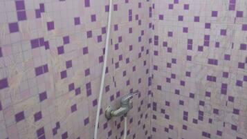 スタンダード ダブルルーム | バスルーム | シャワー、タオル