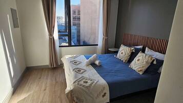 1 habitación, tabla de planchar con plancha, wifi y ropa de cama