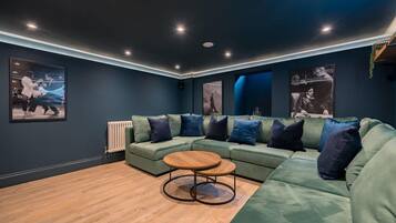 Smart TV, stereo, offices