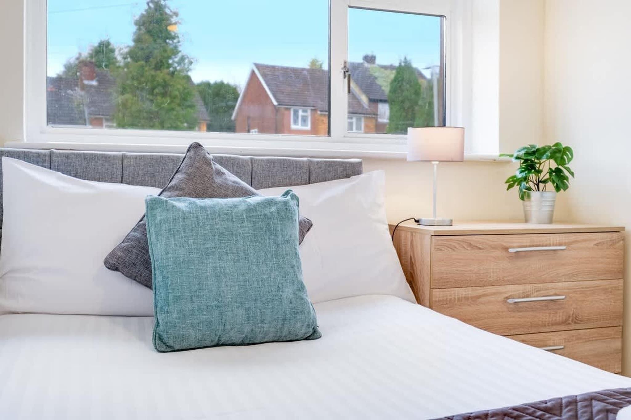4 habitaciones, escritorio, tabla de planchar con plancha y wifi gratis 