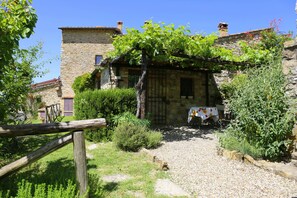 Exterior - Agriturismo apartment with pool and AC near the center of Castellina in Chianti (Castellina in Chianti)