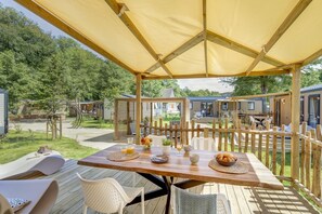 Outdoor dining - Cottage Cocoon 6p 3Bdrms AirConPremium (Grupont)