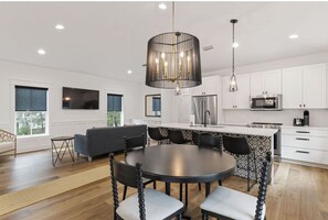 Microwave, oven, stovetop, dishwasher - 30a Caspian Blue Carriage Cozy 1-bedrm house pet friendly close to pool & beach (Watersound)