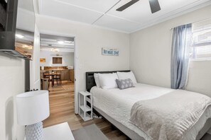 2 chambres, fer et planche à repasser, Wi-Fi, draps fournis