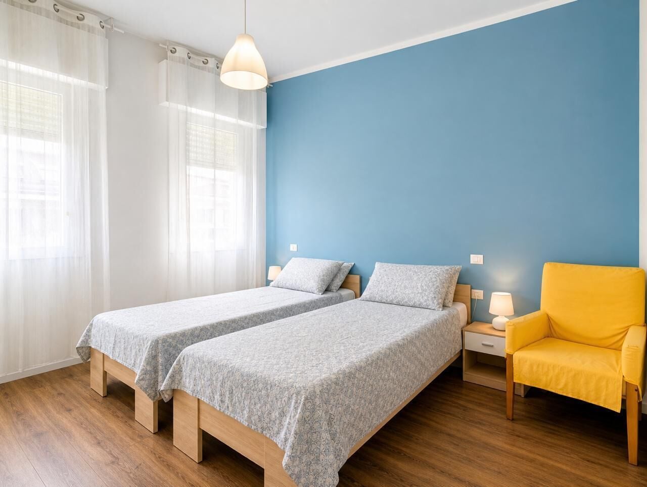 Habitación con 2 camas individuales | Escritorio, espacio para trabajar con un portátil, wifi gratis