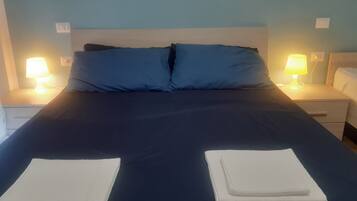 Bureau, espace de travail pour ordinateur portable, Wi-Fi gratuit