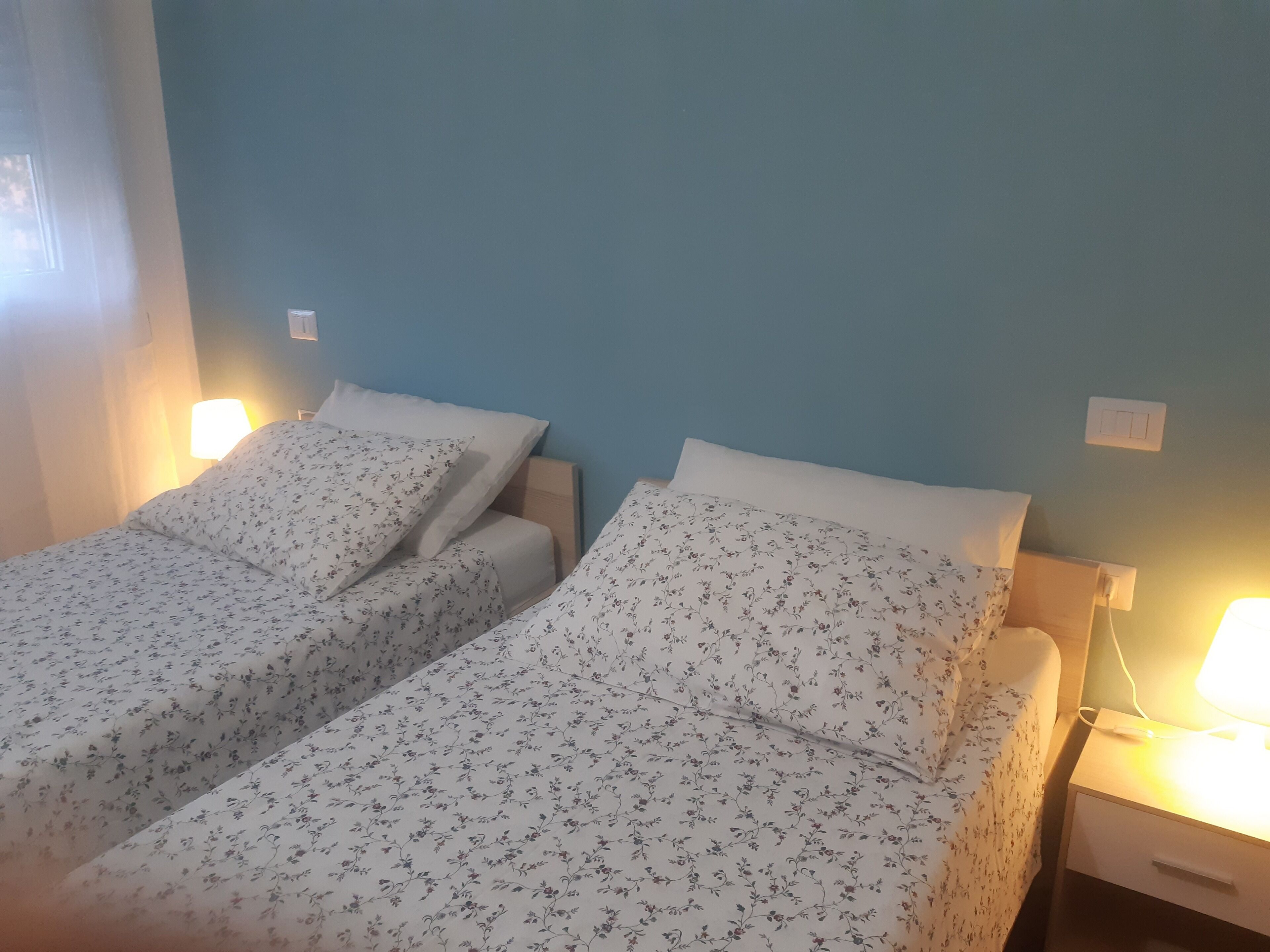 Una scrivania, postazione laptop, Wi-Fi gratuito