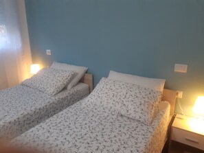 Desk, laptop workspace, free WiFi