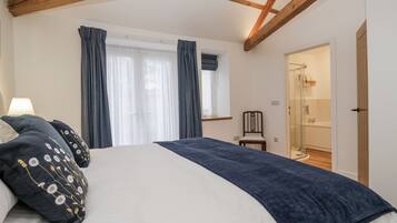 2 bedrooms, individually decorated, individually furnished, free WiFi