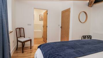 2 bedrooms, individually decorated, individually furnished, free WiFi