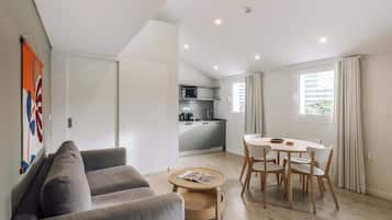 經典複式房屋 | 起居區 | 智慧型電視