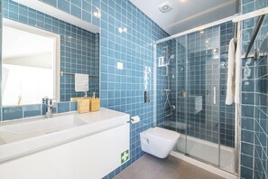 Basic Double Room | Bilik Mandi | Kelengkapan dandanan diri percuma, pengering rambut, tuala disediakan 