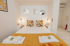 1 bedroom, iron/ironing board, free WiFi, bed sheets - DOWNTOWN FORMOSA STUDIO by VACATIONY (Oporto)