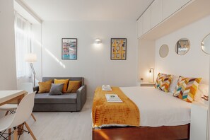 1 bedroom, iron/ironing board, free WiFi, bed sheets - DOWNTOWN FORMOSA STUDIO by VACATIONY (Oporto)