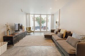 TV - URBAN REFUGE 4BD by VACATIONY (Oporto)