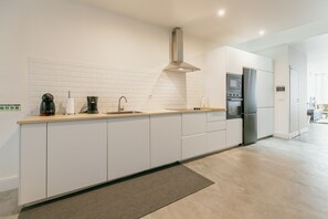 Frigorifero, microonde, forno, lavastoviglie