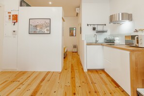 Kühlschrank, Mikrowelle, Wasserkocher, Toaster