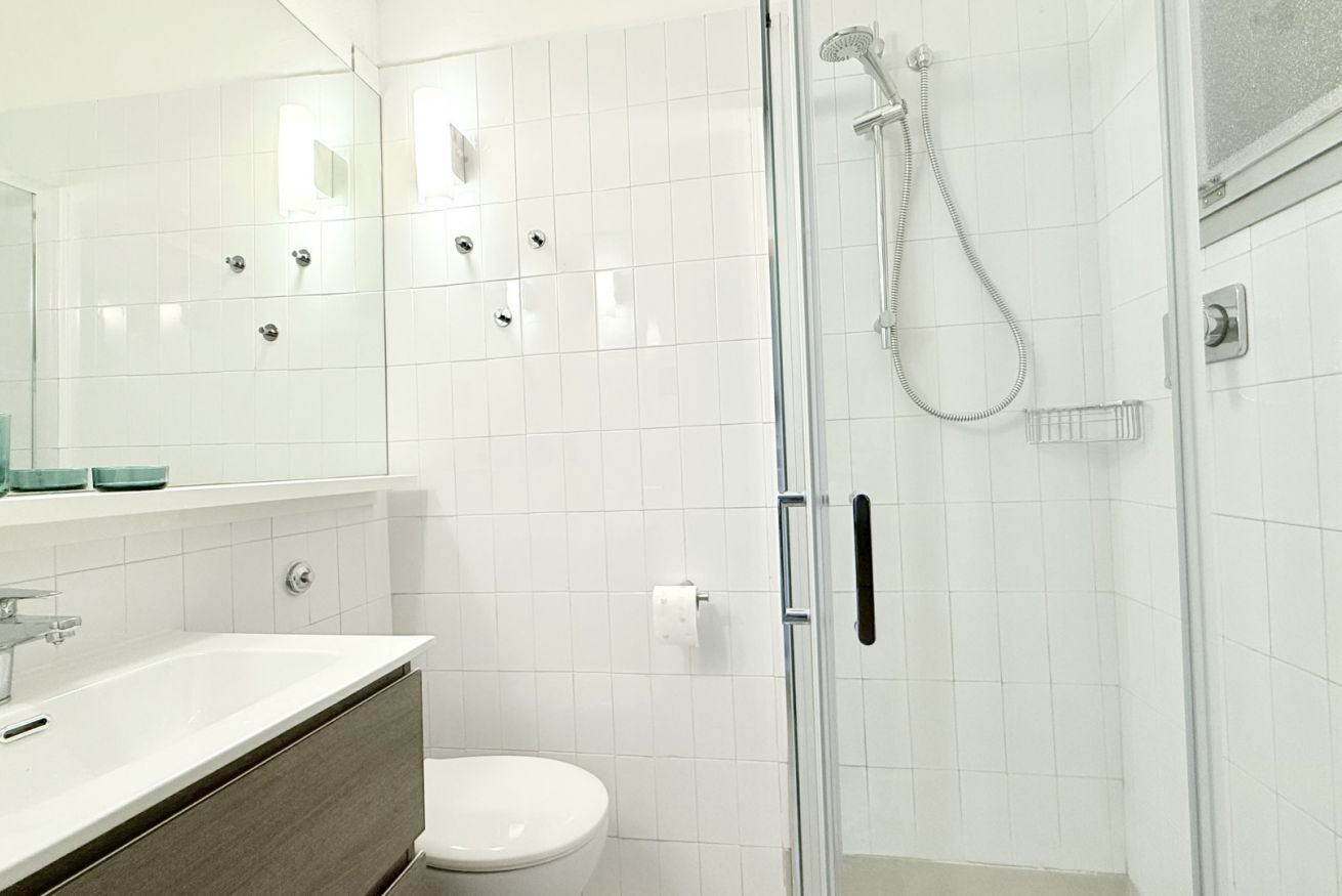 Shower, towels