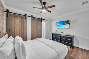 4 habitaciones, tabla de planchar con plancha y cuna de viaje 