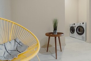 Room - Colorful Studio 3 Municipal Pool by Vacationy (Porto)