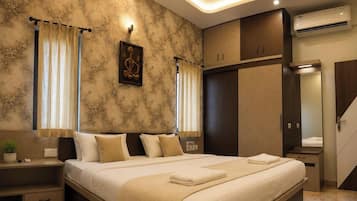 5 bedrooms, iron/ironing board, WiFi (free), bed sheets