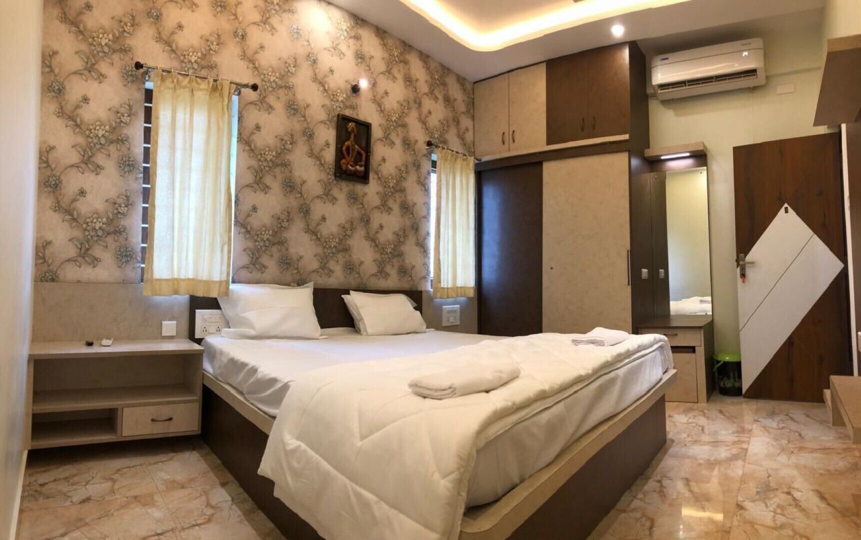 5 bedrooms, iron/ironing board, free WiFi, bed sheets